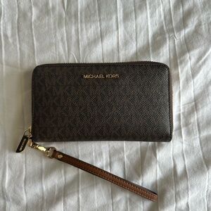 Michael Kors Brown Jet Set Signature Logo Smartphone Wristlet Wallet
